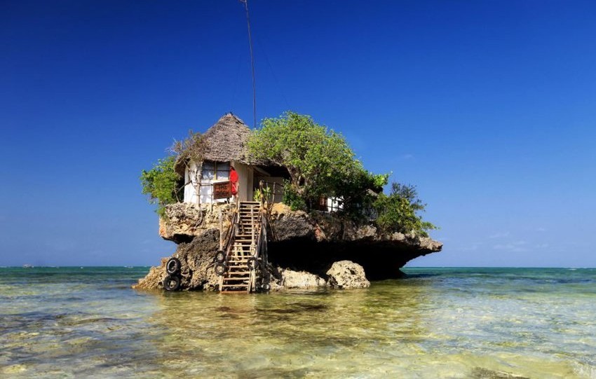 東非海灘上的巖石餐廳 物美價廉風(fēng)景如畫