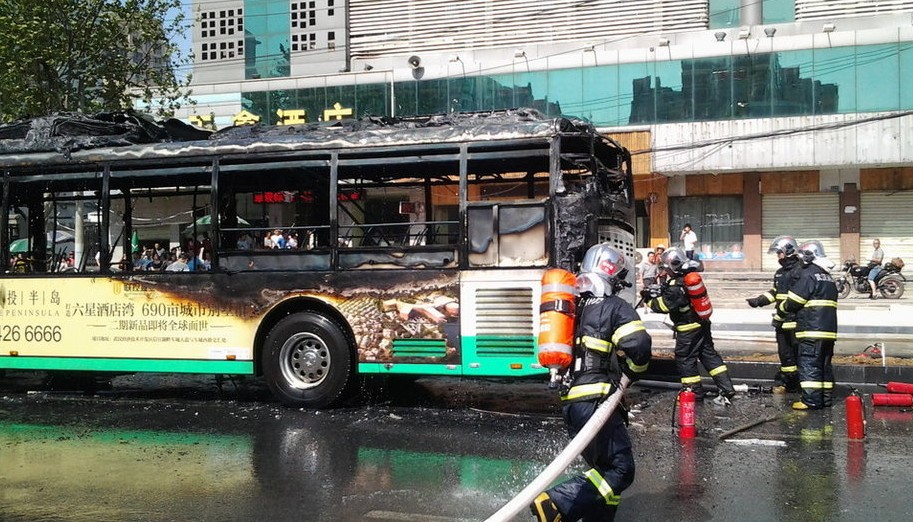 欣慰：武漢一公交車自燃 車上全部乘客安全逃生