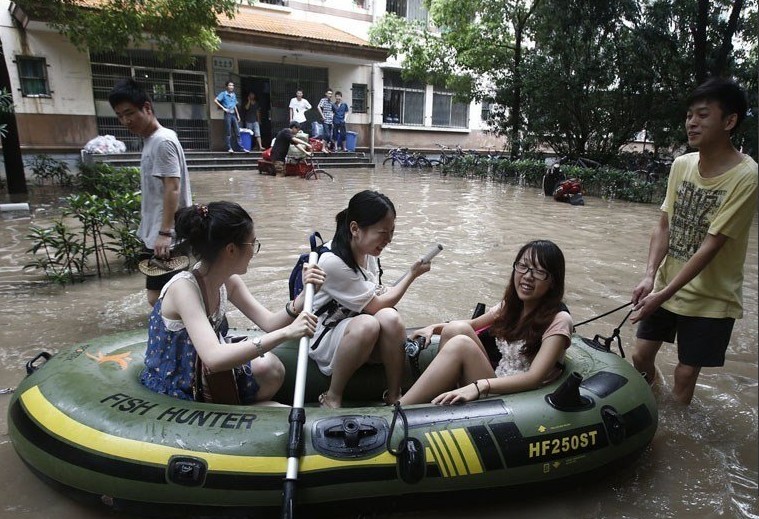 武漢遭五年來最強暴雨 路面積水最深達2米