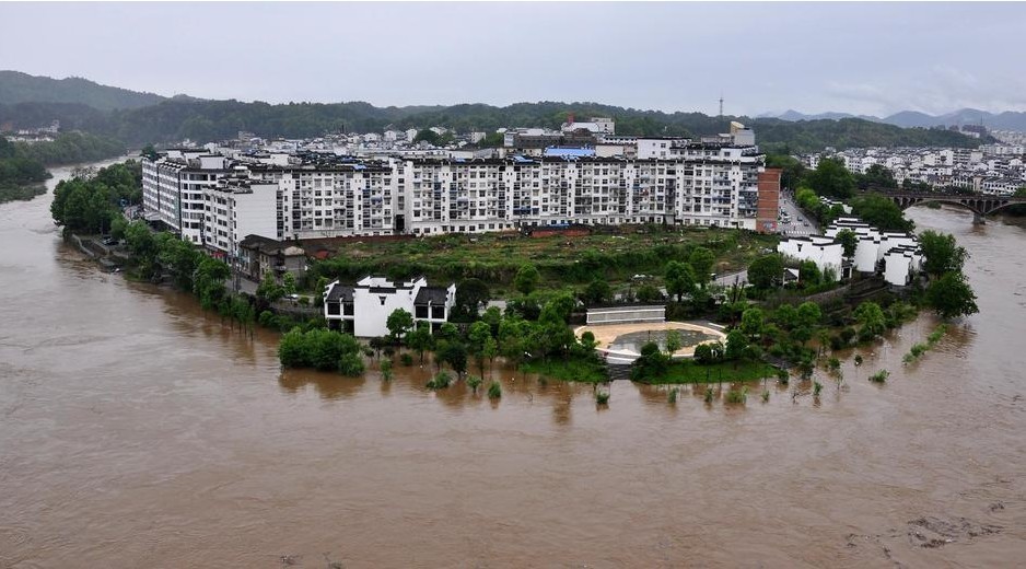 江西連續(xù)大暴雨諸多鄉(xiāng)鎮(zhèn)被淹受災(zāi)