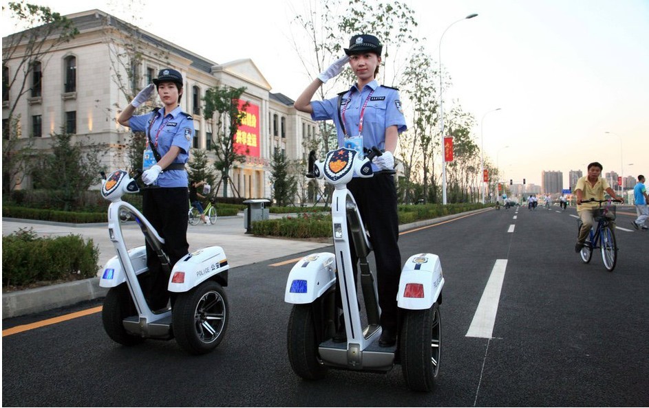 沈陽民警新型電動巡邏車亮相全運村